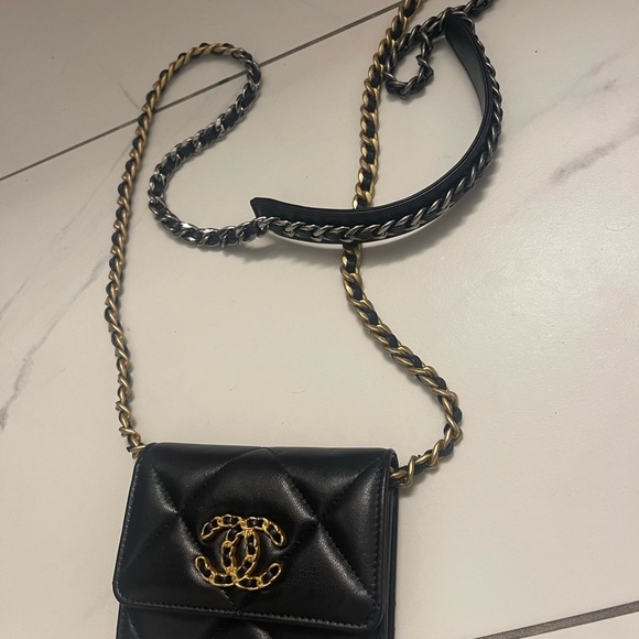 Chanel 19 . Mini flap wallet on chain. - Picture 9 of 15